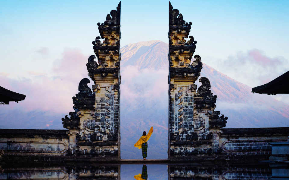 Bali Tor mit Mensch