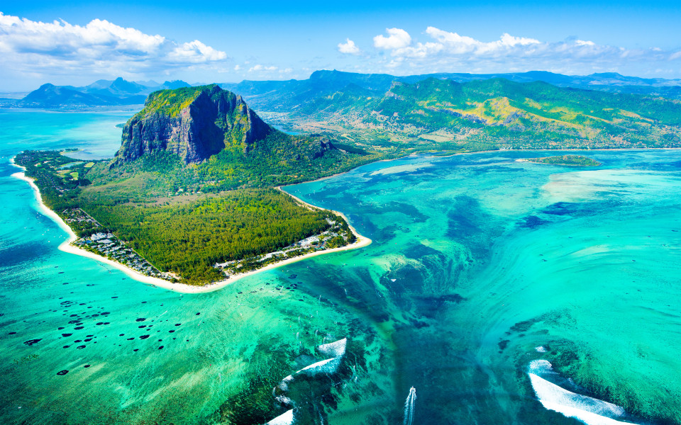 Luftaufnahme des Inselriffs von Mauritius